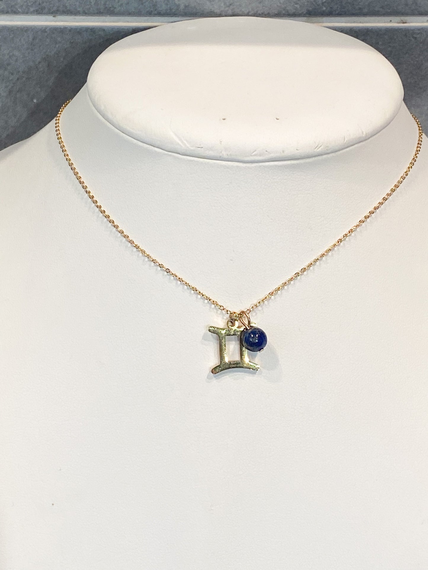 Collier gémeaux en acier inoxydable or avec pierre naturelle Lapis Lazuli