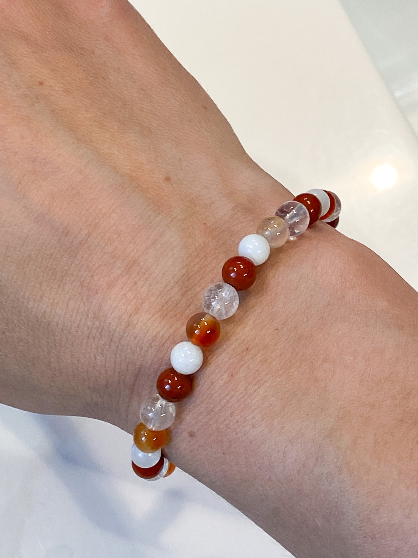 Bracelet fertilité en Cornaline , Pierre de lune, jaspe rouge et Cristal de roche 6mm