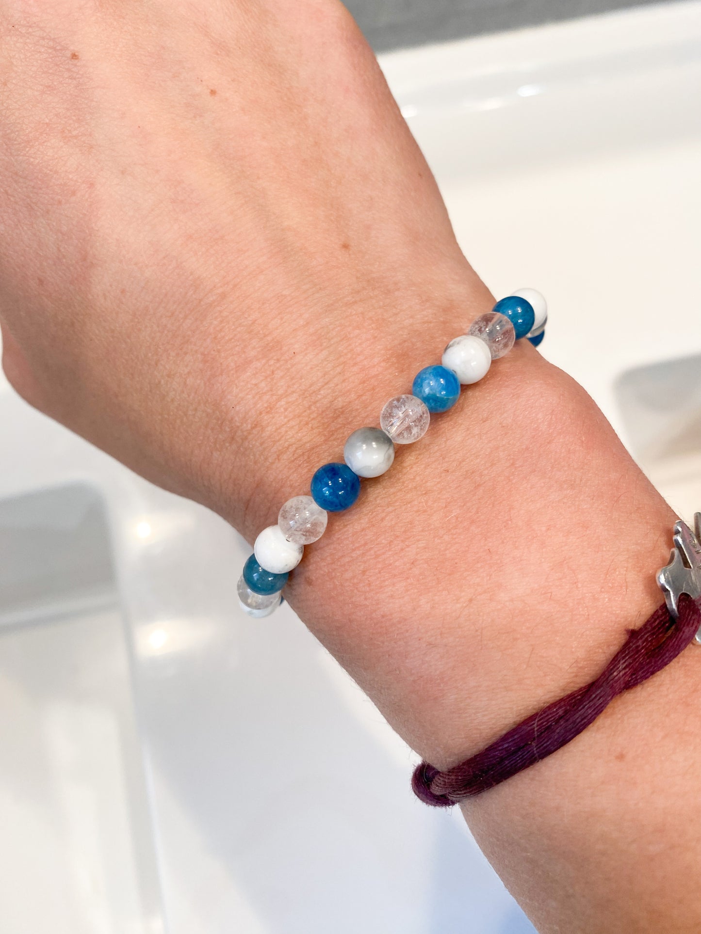 Bracelet en pierres naturelles en Apatite, Howlite et cristal de Roche " Spécial Minceur "