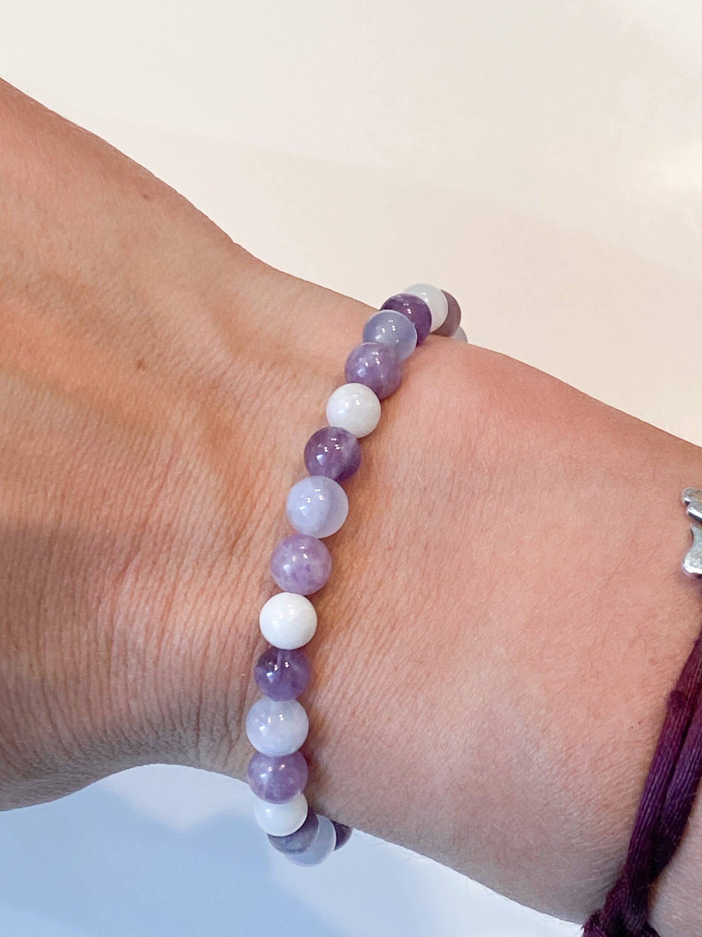 Bracelet Harmonie Féminine – Calcédoine, Pierre de Lune, Améthyste & Lépidolite 6mm