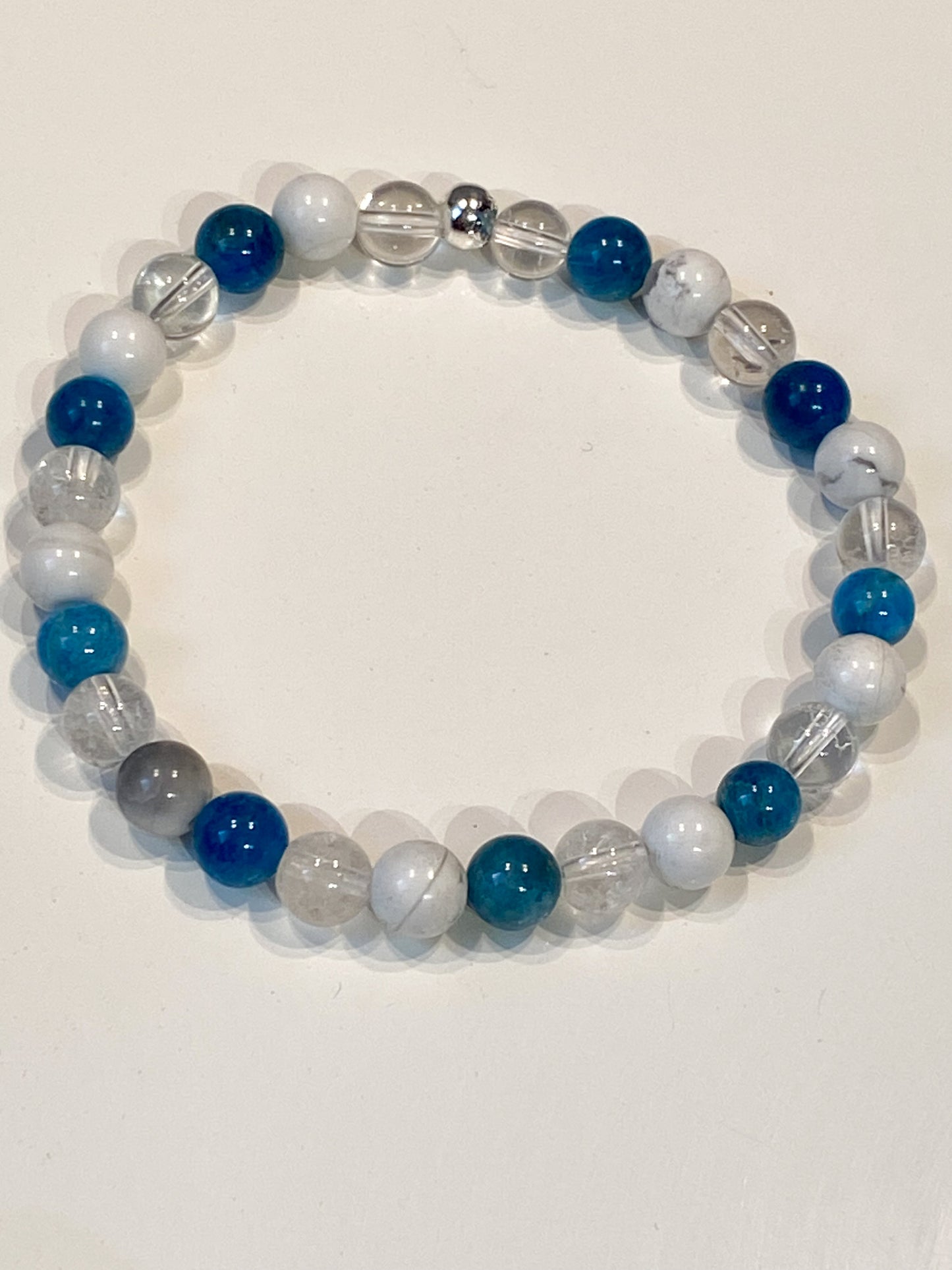 Bracelet en pierres naturelles en Apatite, Howlite et cristal de Roche " Spécial Minceur "
