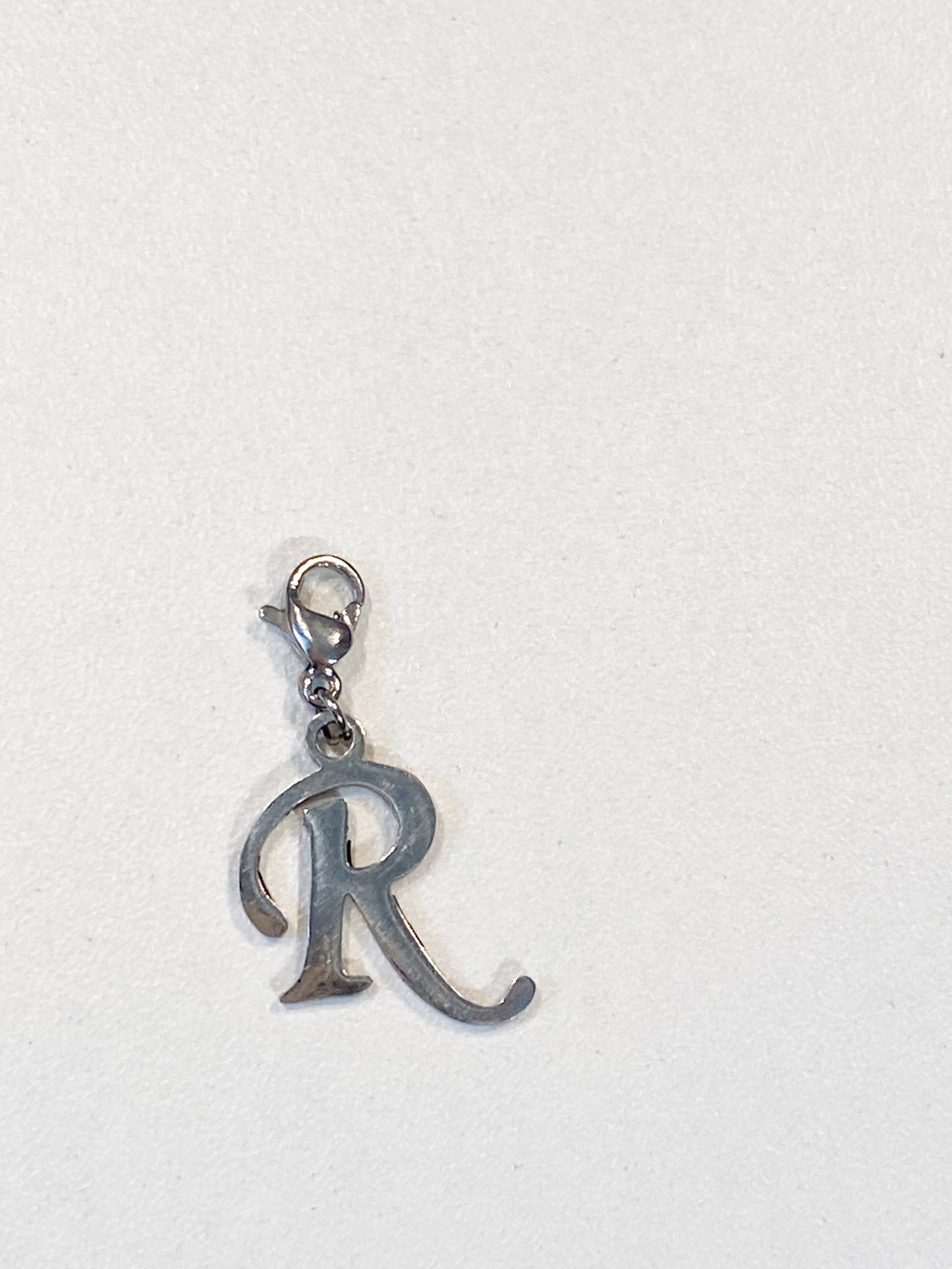 Charm lettre initiale argenté