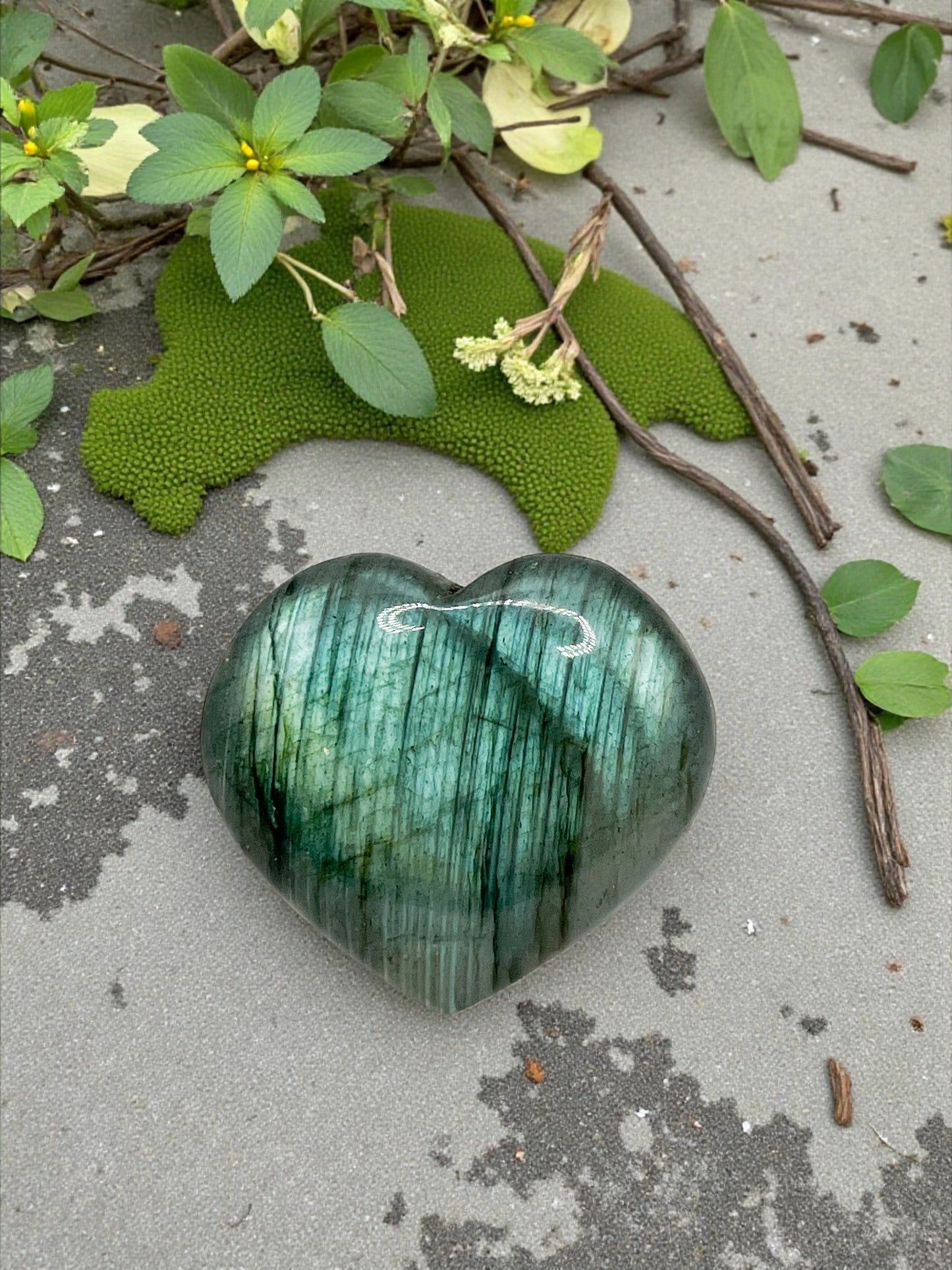 Cœur en Labradorite Naturelle – Pierre de Protection & Bouclier Énergétique