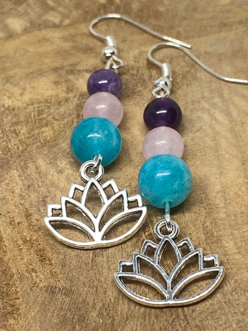 Boucles d'oreilles lotus avec pierre naturelle Amazonite, Quartz rose et Améthyste