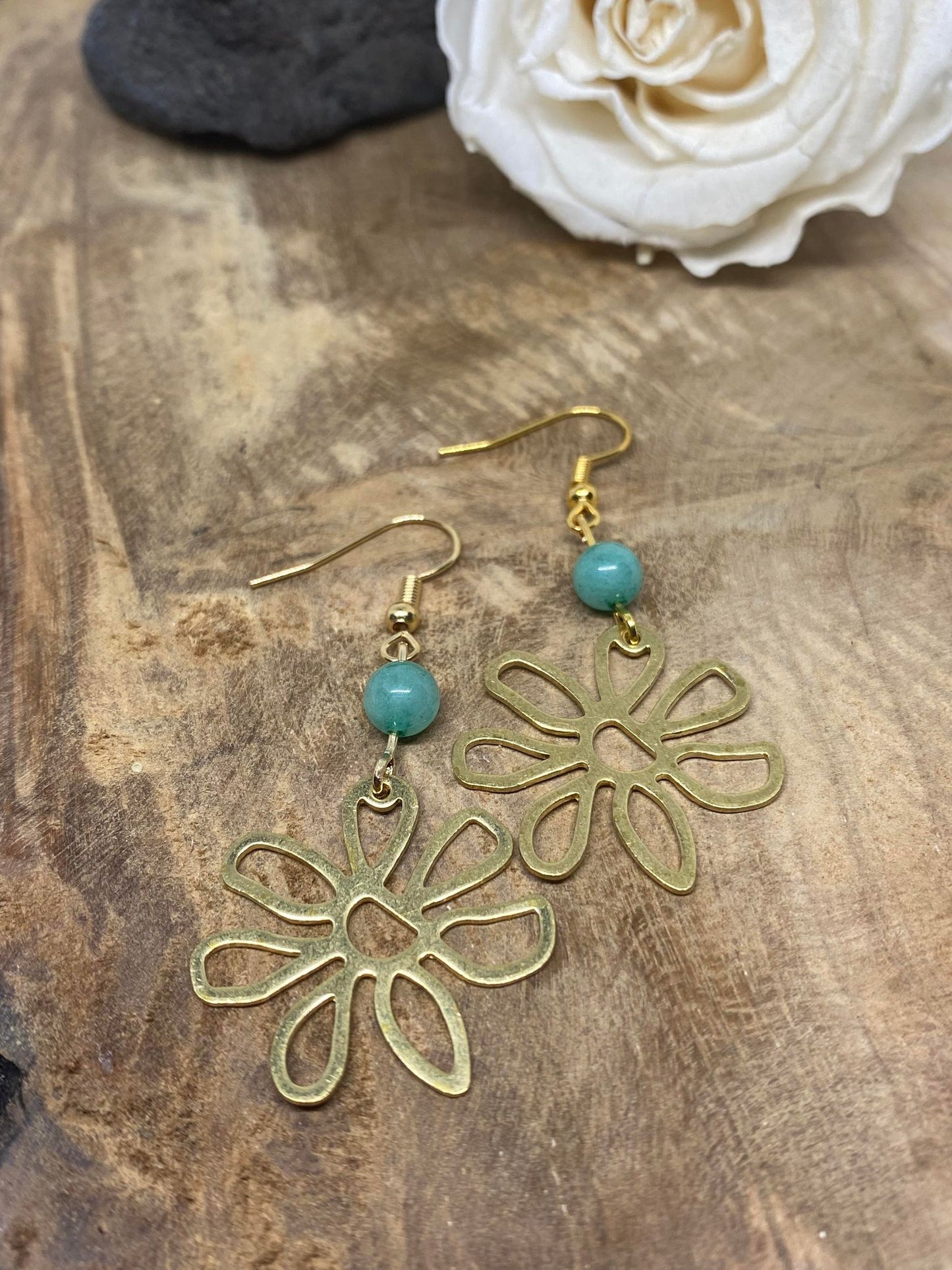 Boucles d'oreilles fleur avec pierre naturelle Amazonite