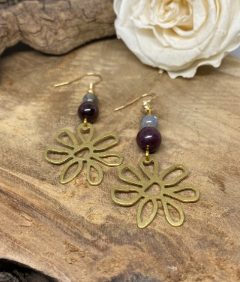 Boucles d'oreilles fleur en pierre naturelle Grenat et Labradorite