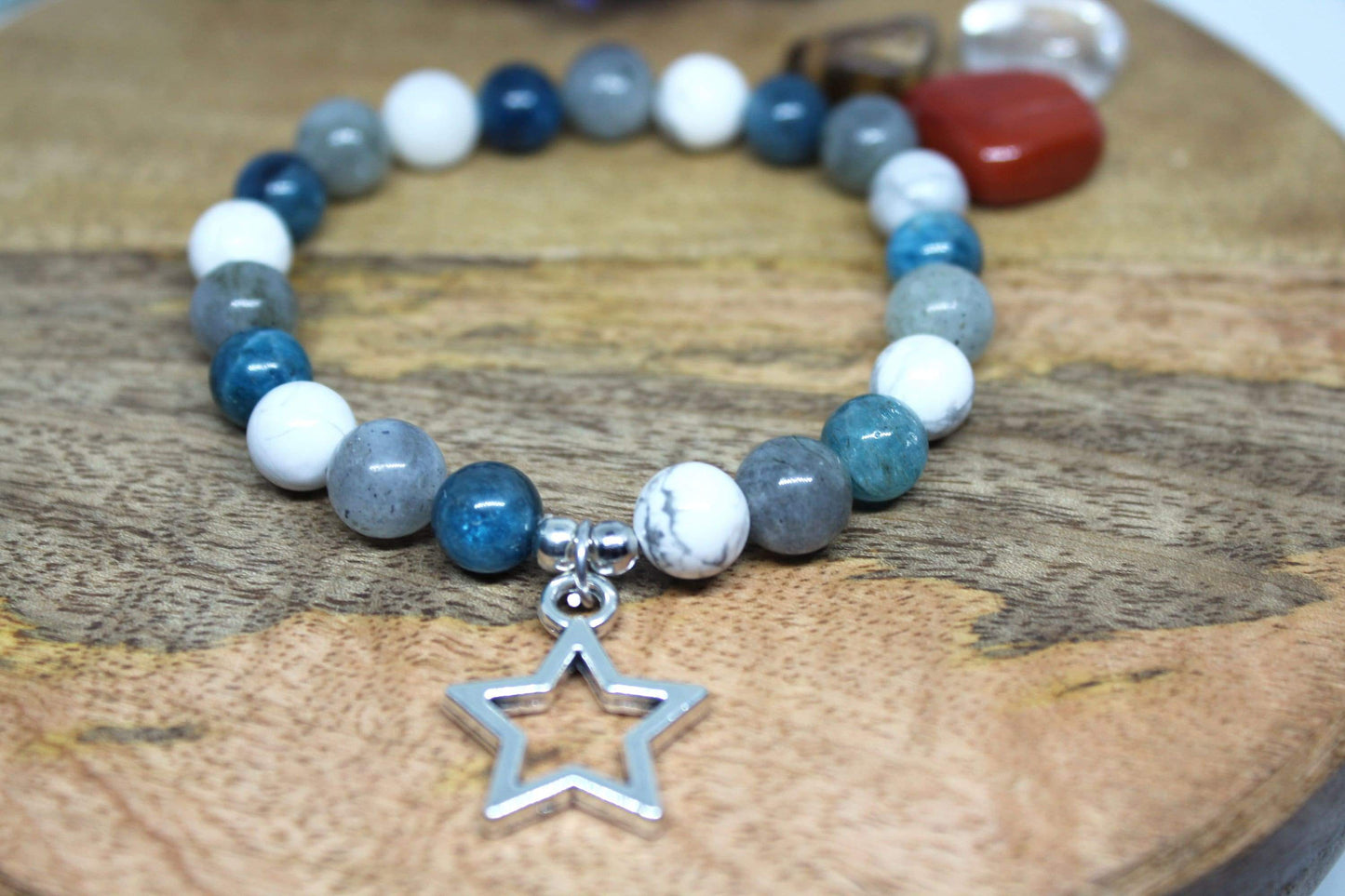 Bracelet pierres naturelles en Apatite , Labradorite et Howlite