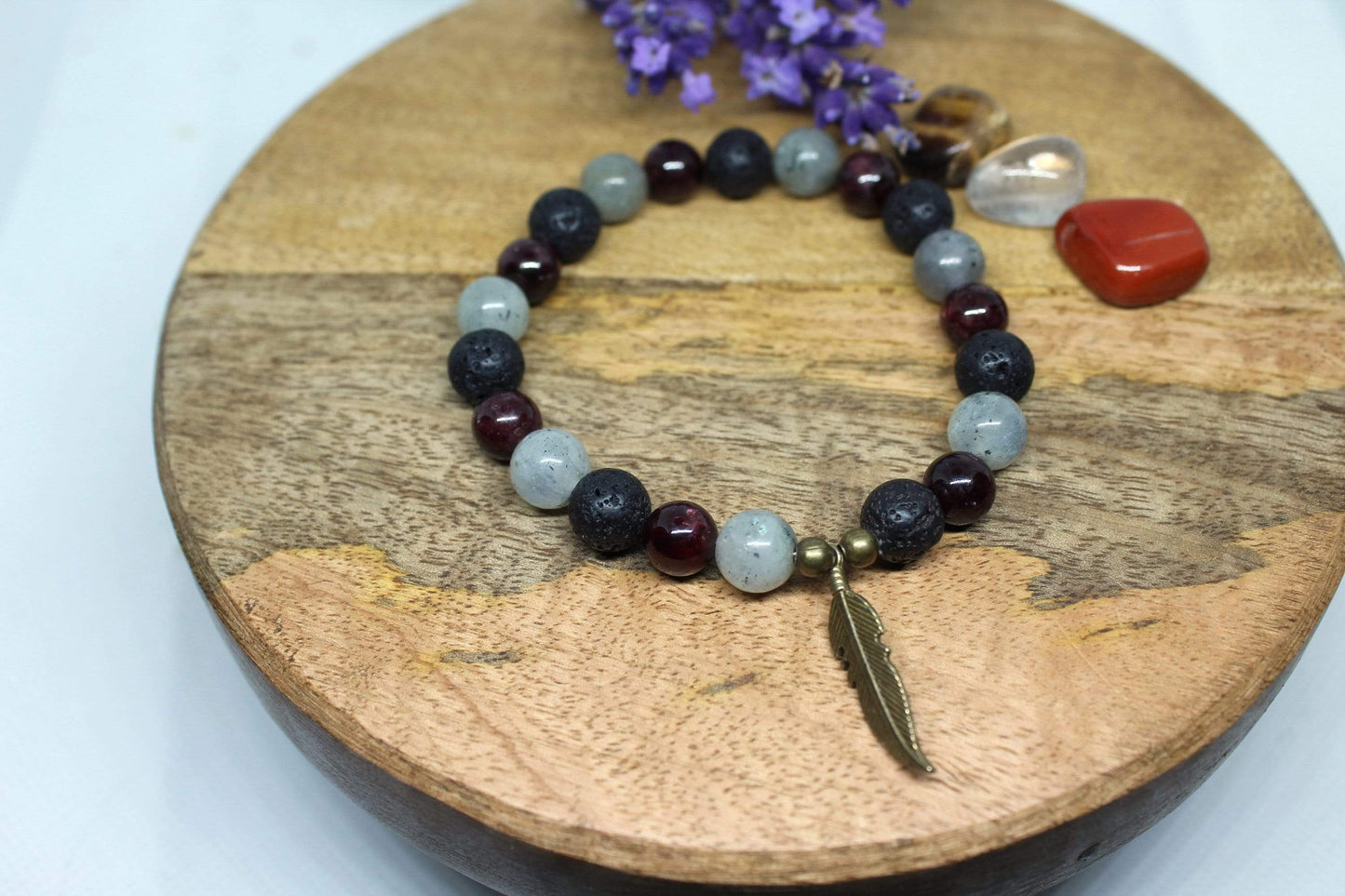 Bracelet en pierres naturelles en Grenat , labradorite , Pierre de lave
