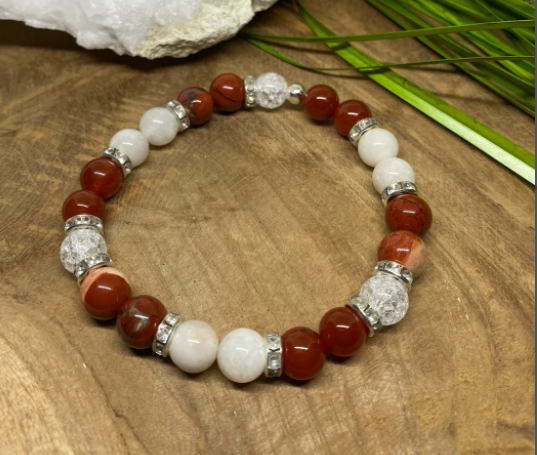 Bracelet pierres naturelles en Cornaline , Pierre de lune , Jaspe rouge et Cristal de roche " Spécial fertilité "