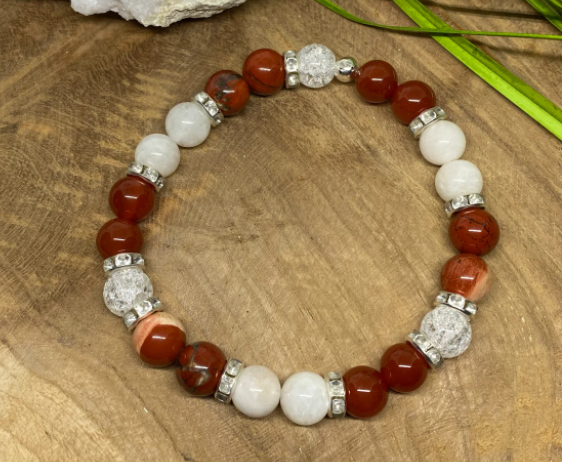 Bracelet pierres naturelles en Cornaline , Pierre de lune , Jaspe rouge et Cristal de roche " Spécial fertilité "