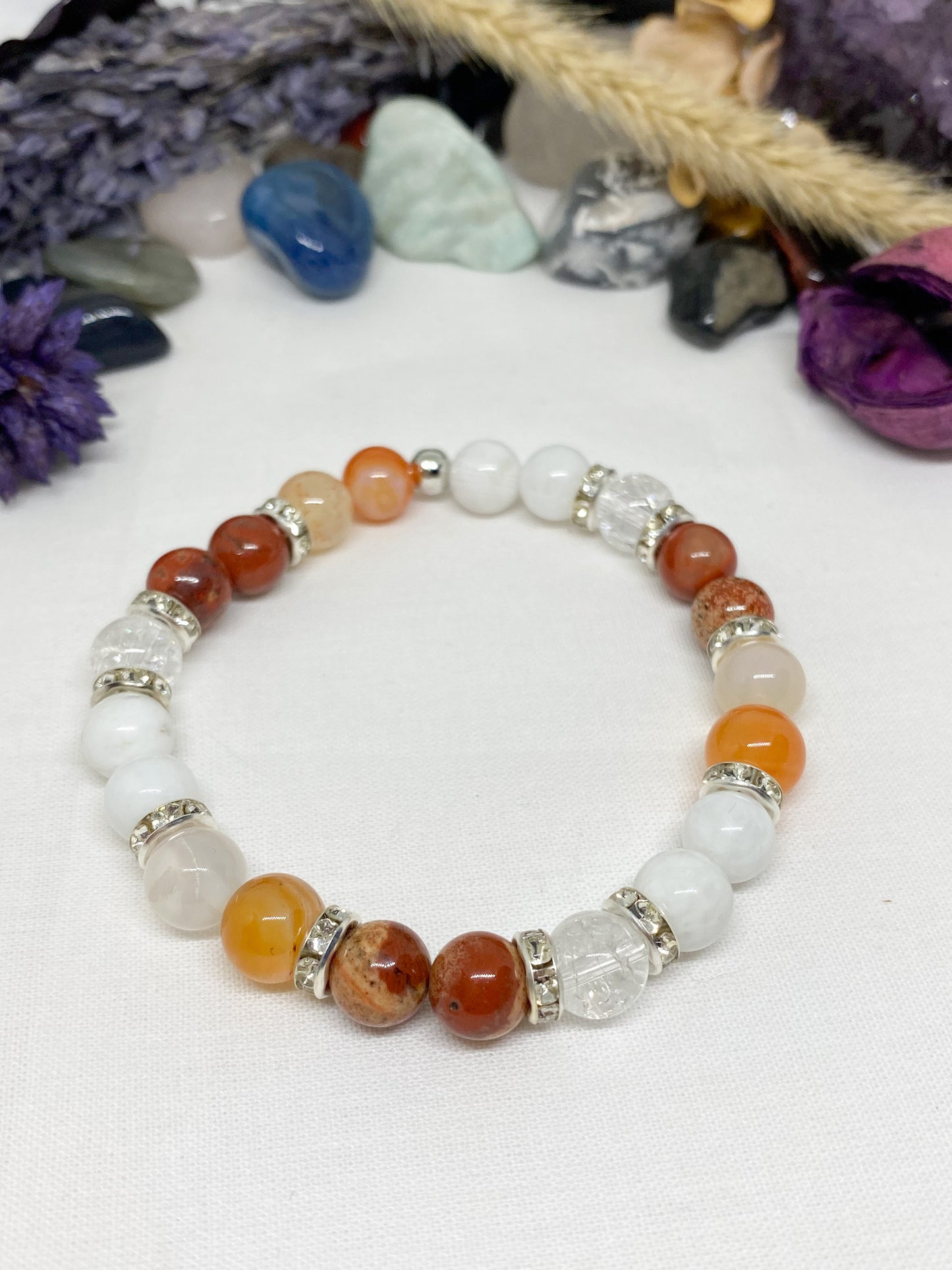 Bracelet fertilité en Pierre de lune, Cornaline, jaspe rouge et Cristal de roche