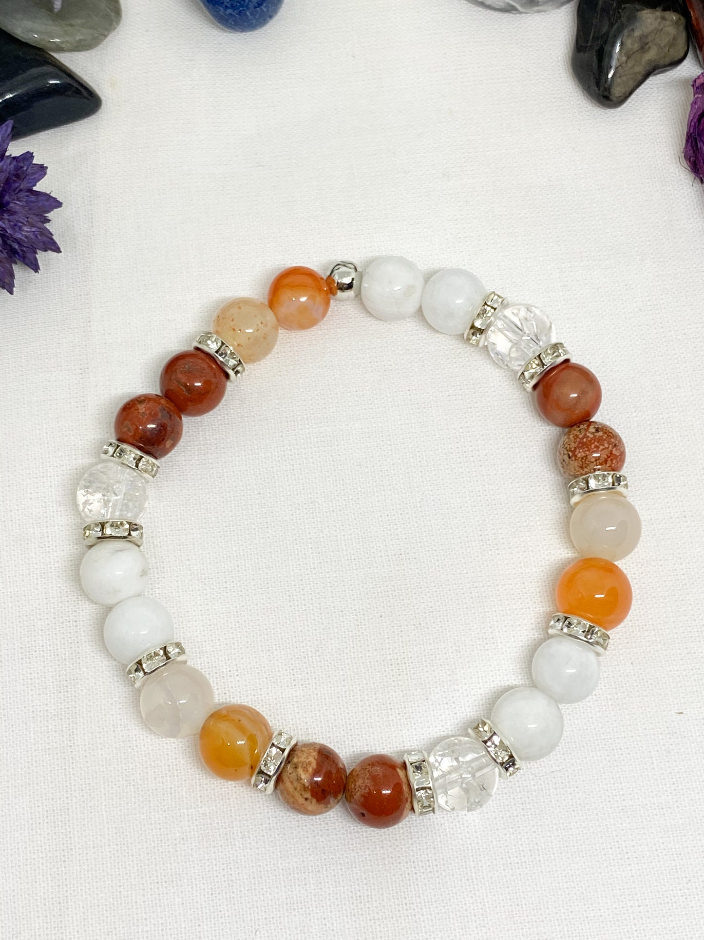Bracelet fertilité en Pierre de lune, Cornaline, jaspe rouge et Cristal de roche