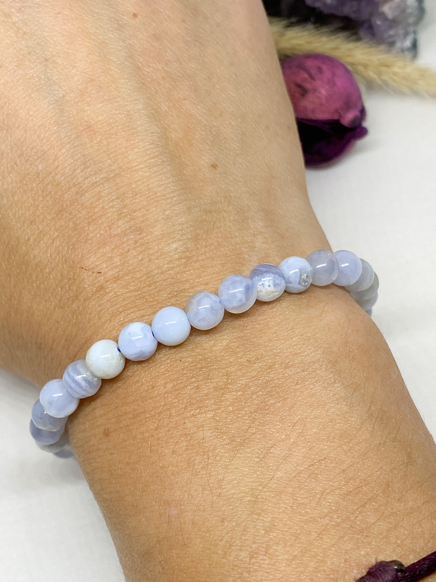Bracelet en Calcédoine Naturelle 6 mm – Apaisement et Élégance