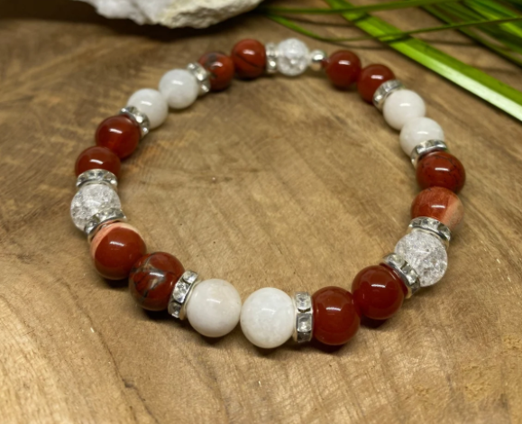 Bracelet pierres naturelles en Cornaline , Pierre de lune , Jaspe rouge et Cristal de roche " Spécial fertilité "