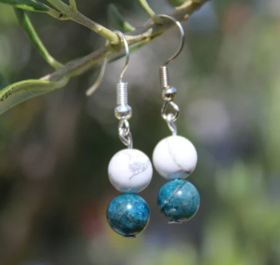 Boucles d'oreille apatite et howlite