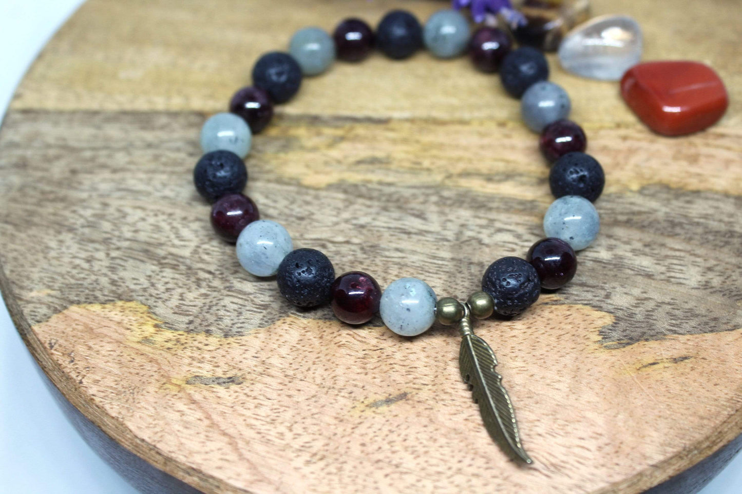 Bracelet en pierres naturelles en Grenat , labradorite , Pierre de lave