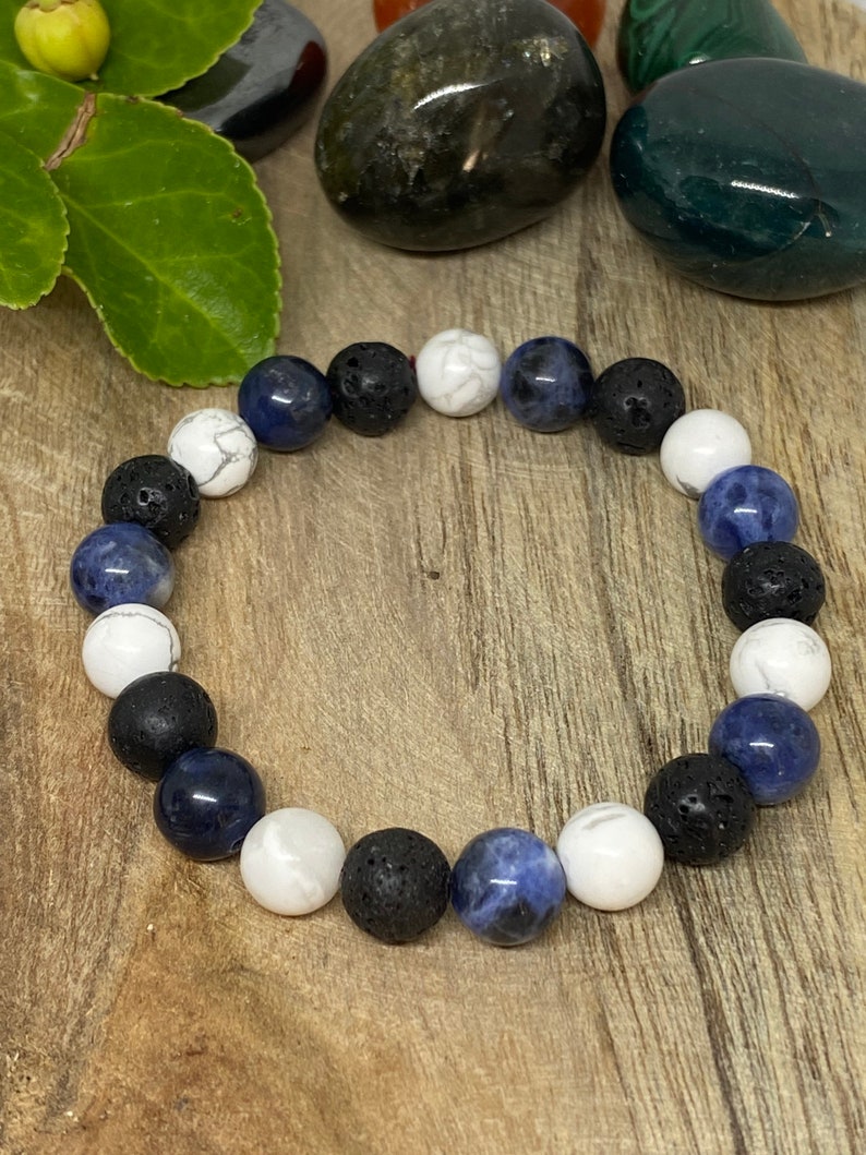 Bracelet élastique en pierres naturelles Howlite, Pierre de lave et Sodalite " Spécial Verseau "
