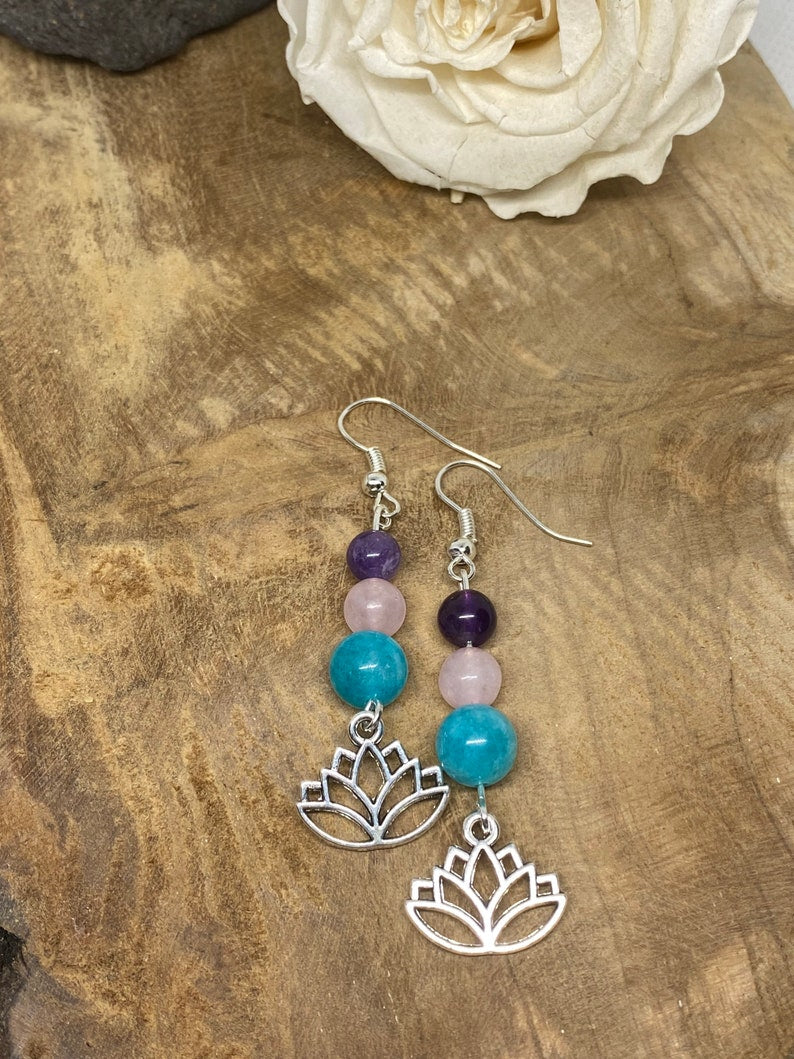 Boucles d'oreilles lotus avec pierre naturelle Amazonite, Quartz rose et Améthyste