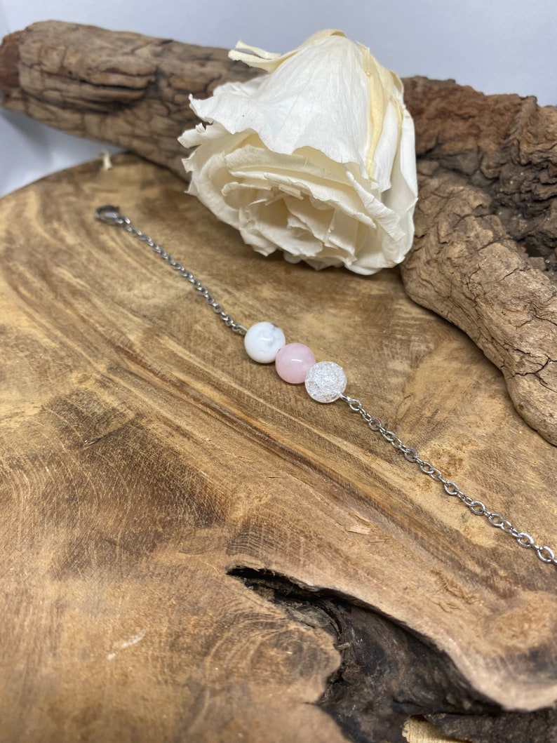 Bracelet en pierres naturelles avec Quartz rose , Cristal de roche et Howlite