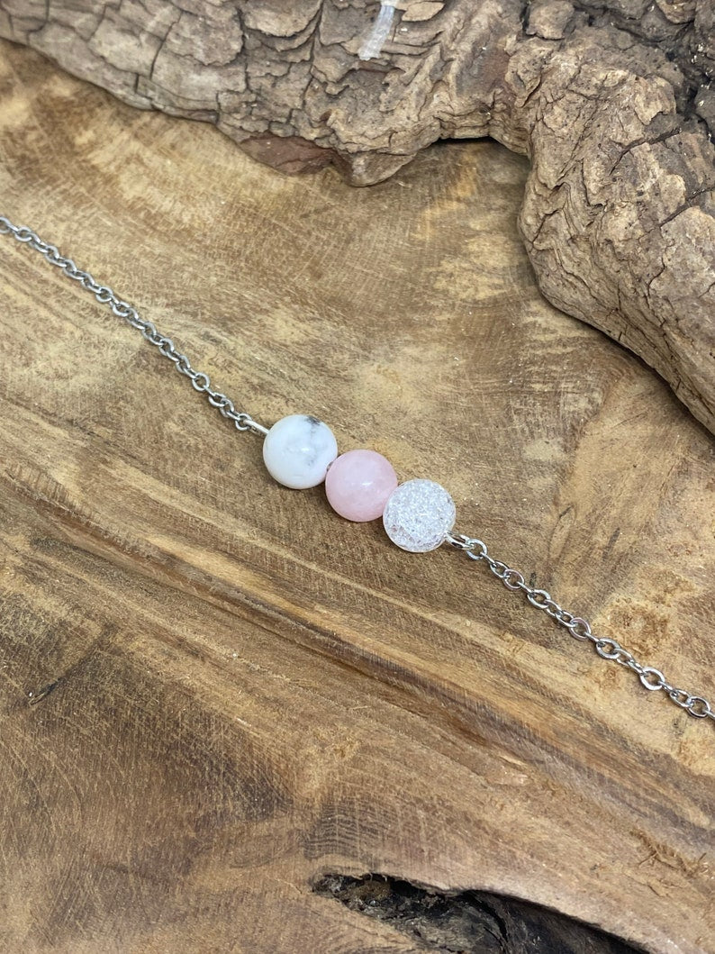 Bracelet en pierres naturelles avec Quartz rose , Cristal de roche et Howlite