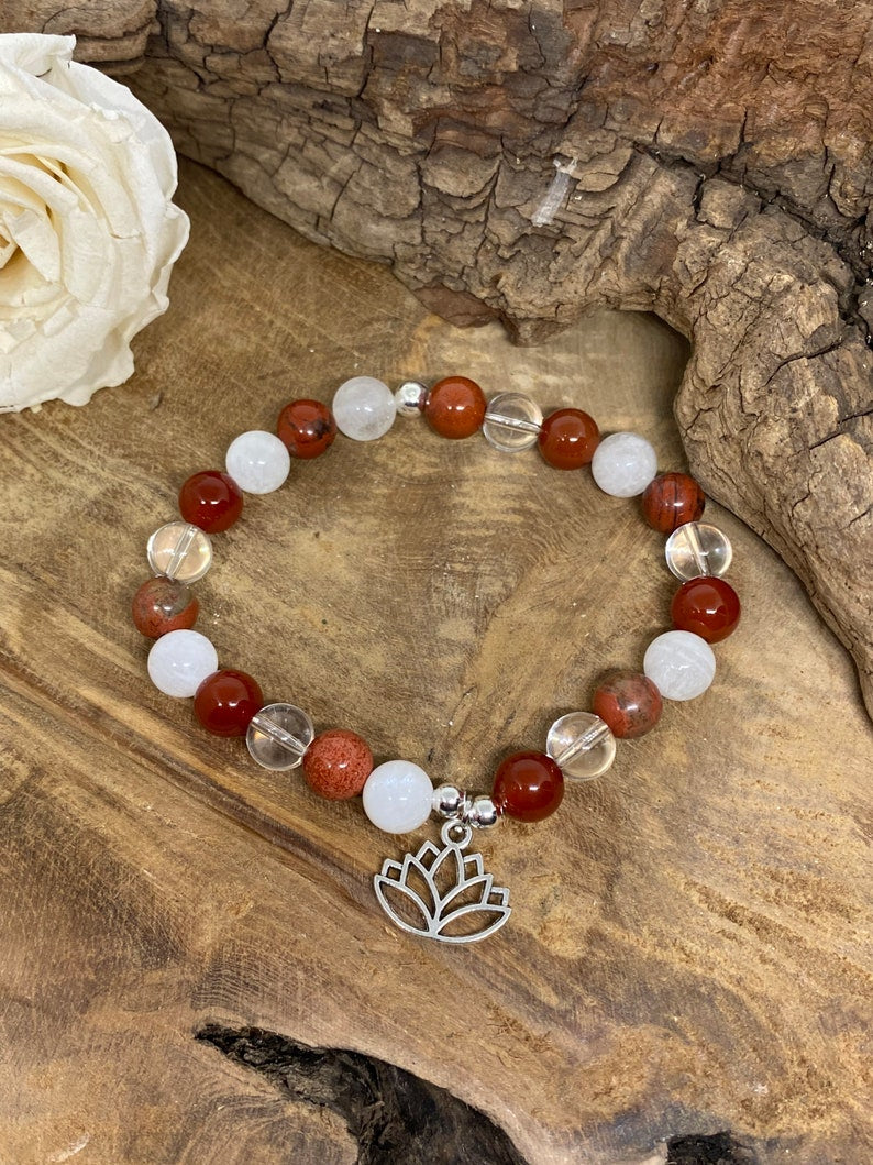 Bracelet fertilité en Cornaline , Pierre de lune, jaspe rouge et Cristal de roche