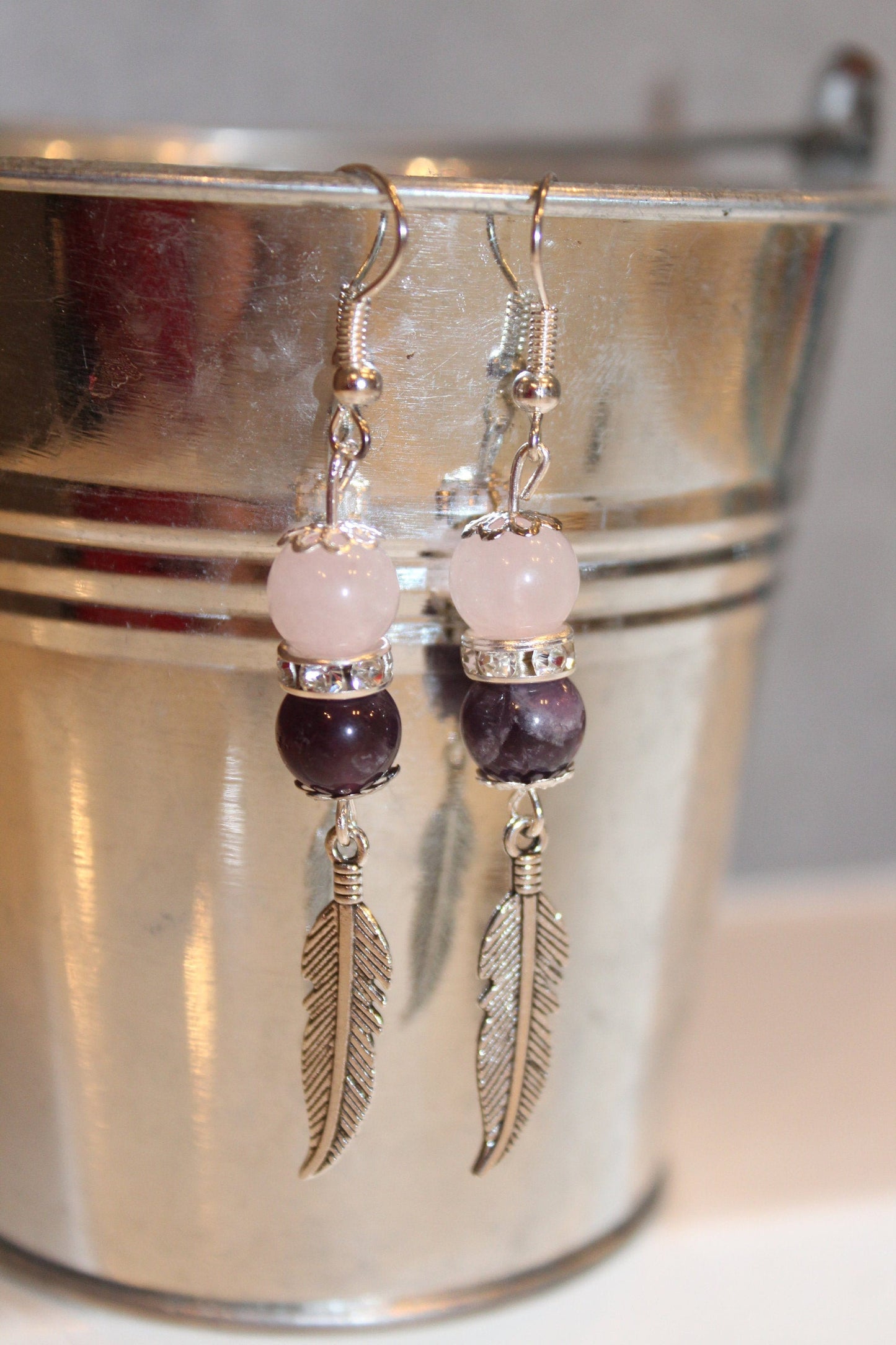 Boucles d'oreilles plume avec pierre naturelle Améthyste et Quartz rose