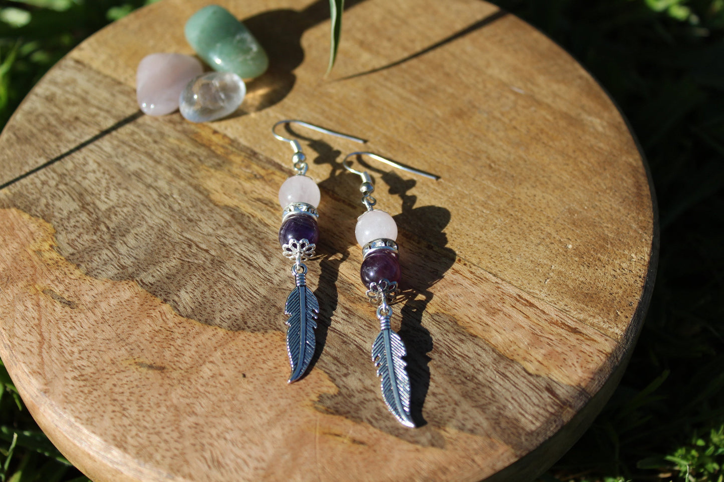 Boucles d'oreilles plume avec pierre naturelle Améthyste et Quartz rose