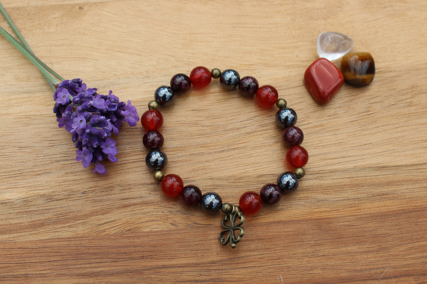 Bracelet pierres naturelles en Cornaline , Grenat , Hématite " Spécial Bélier "