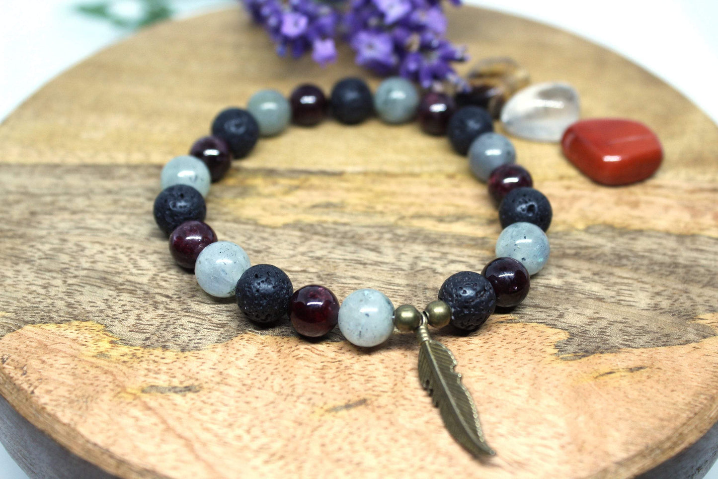 Bracelet en pierres naturelles en Grenat , labradorite , Pierre de lave