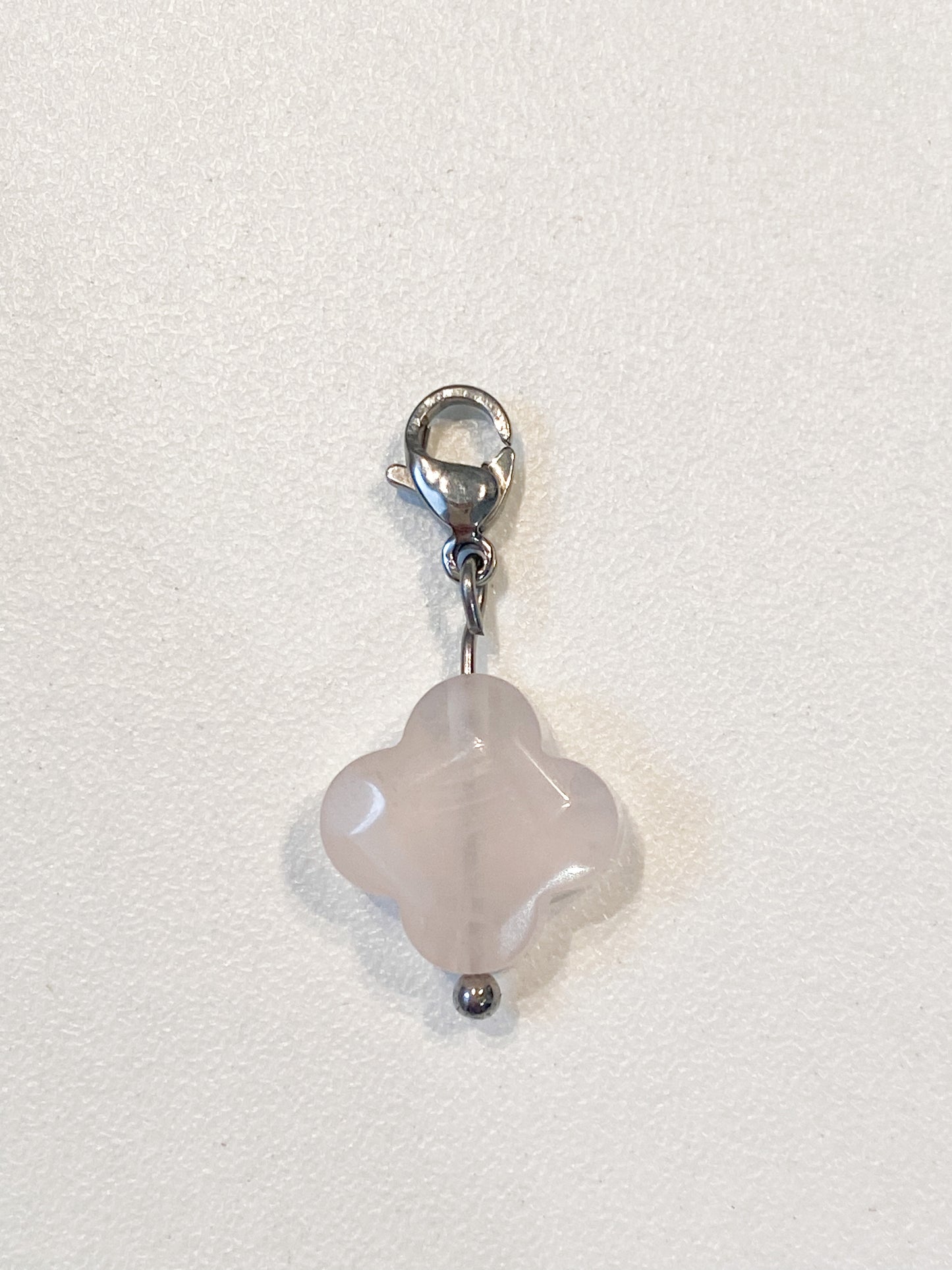 Charm trèfle Quartz rose