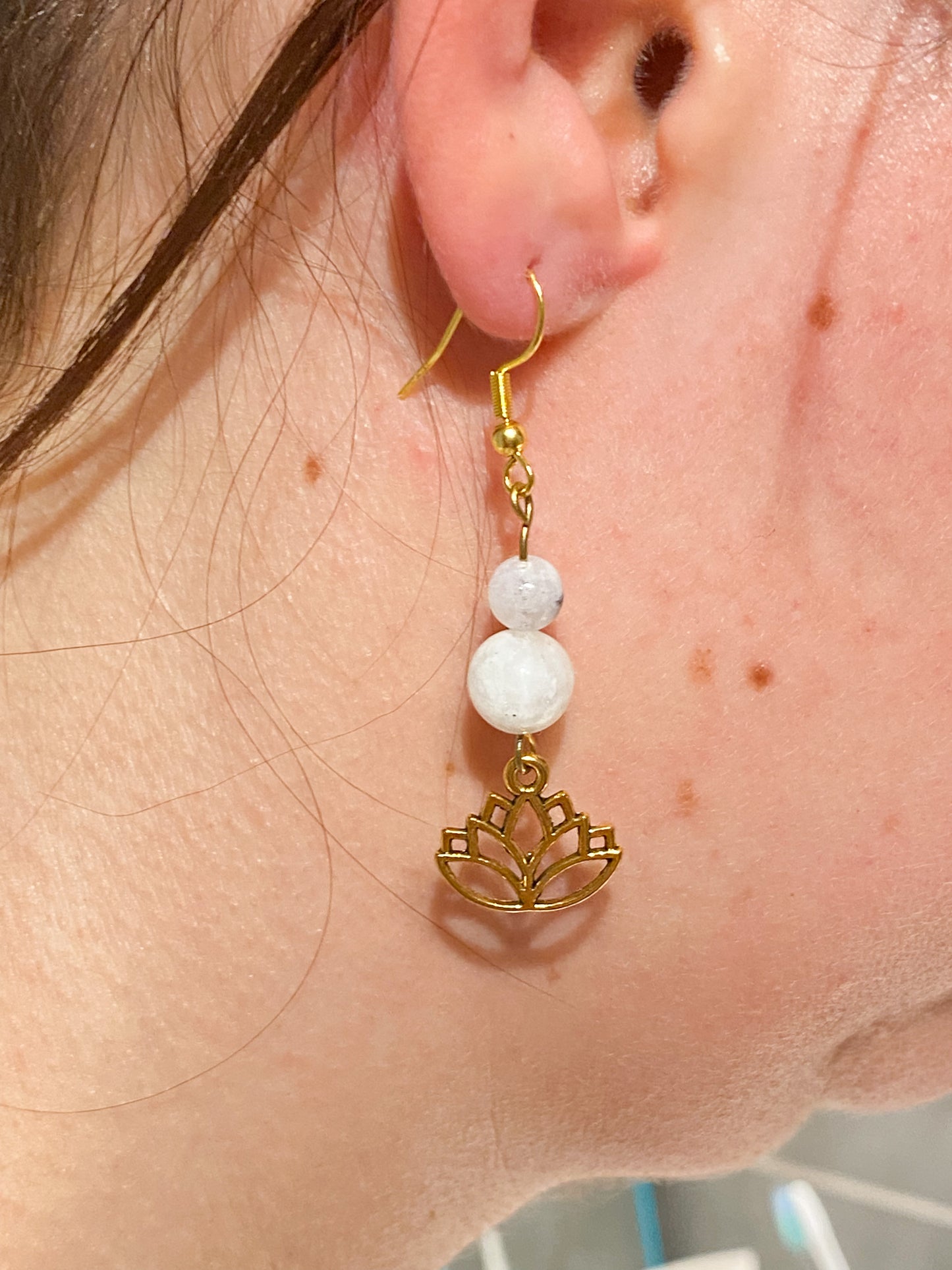 Boucles d'oreilles Pierre de Lune " Lotus"