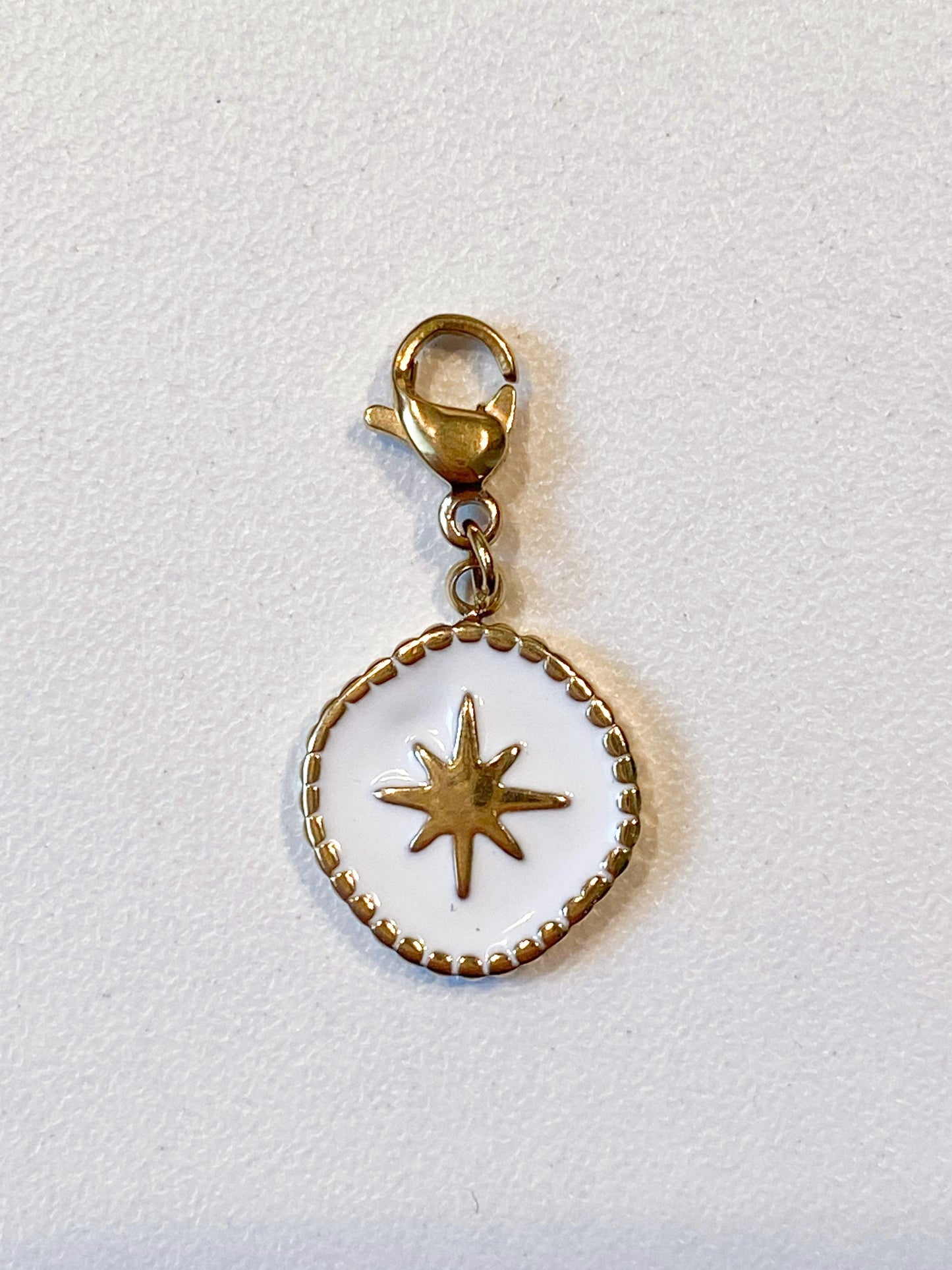 Charm étoile en acier inoxydable doré