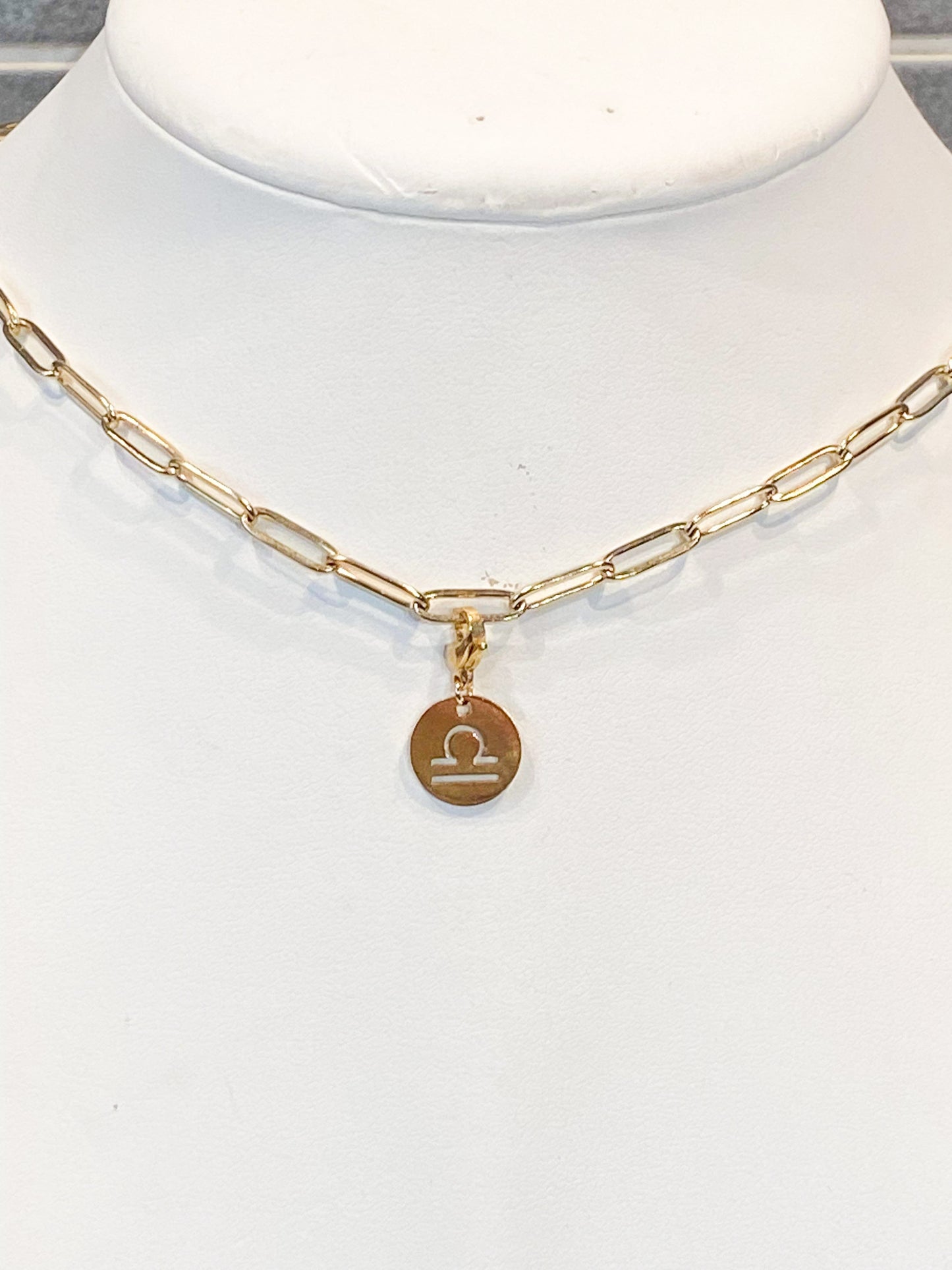 Charm astrologique en acier inoxydable doré