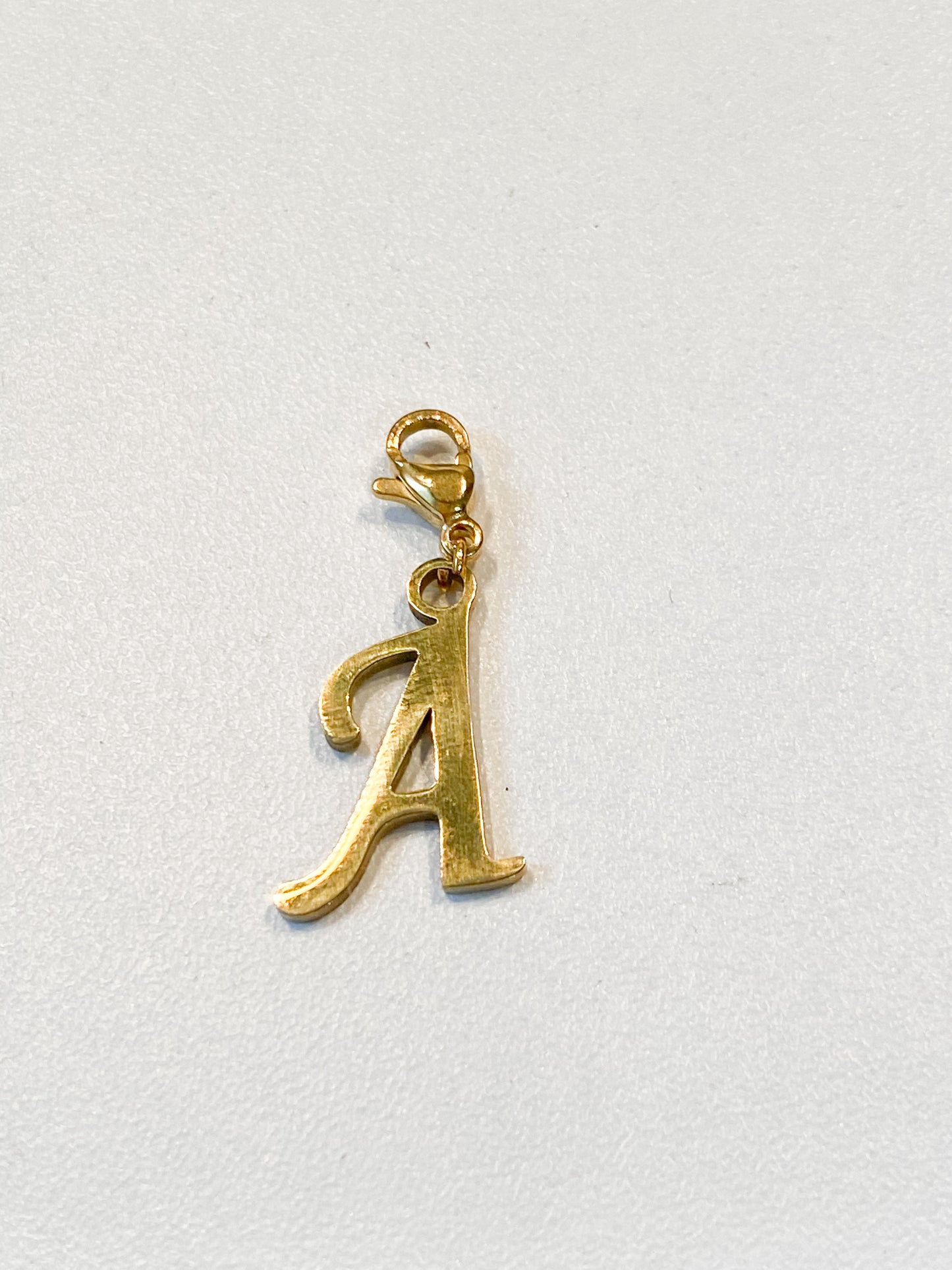Charm lettre initiale doré