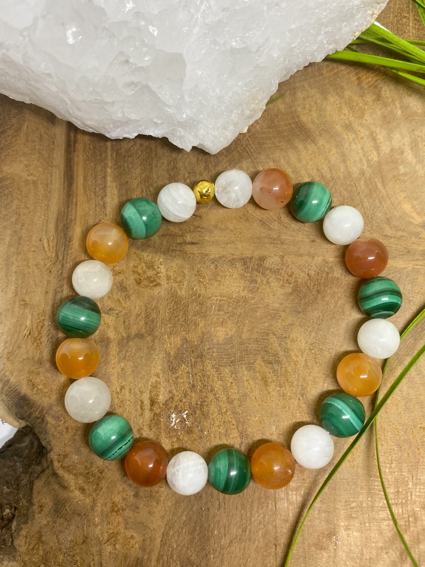 🌙 Bracelet Féminin Sacré – Pierre de Lune, Cornaline & Malachite pour le Cycle en Douceur