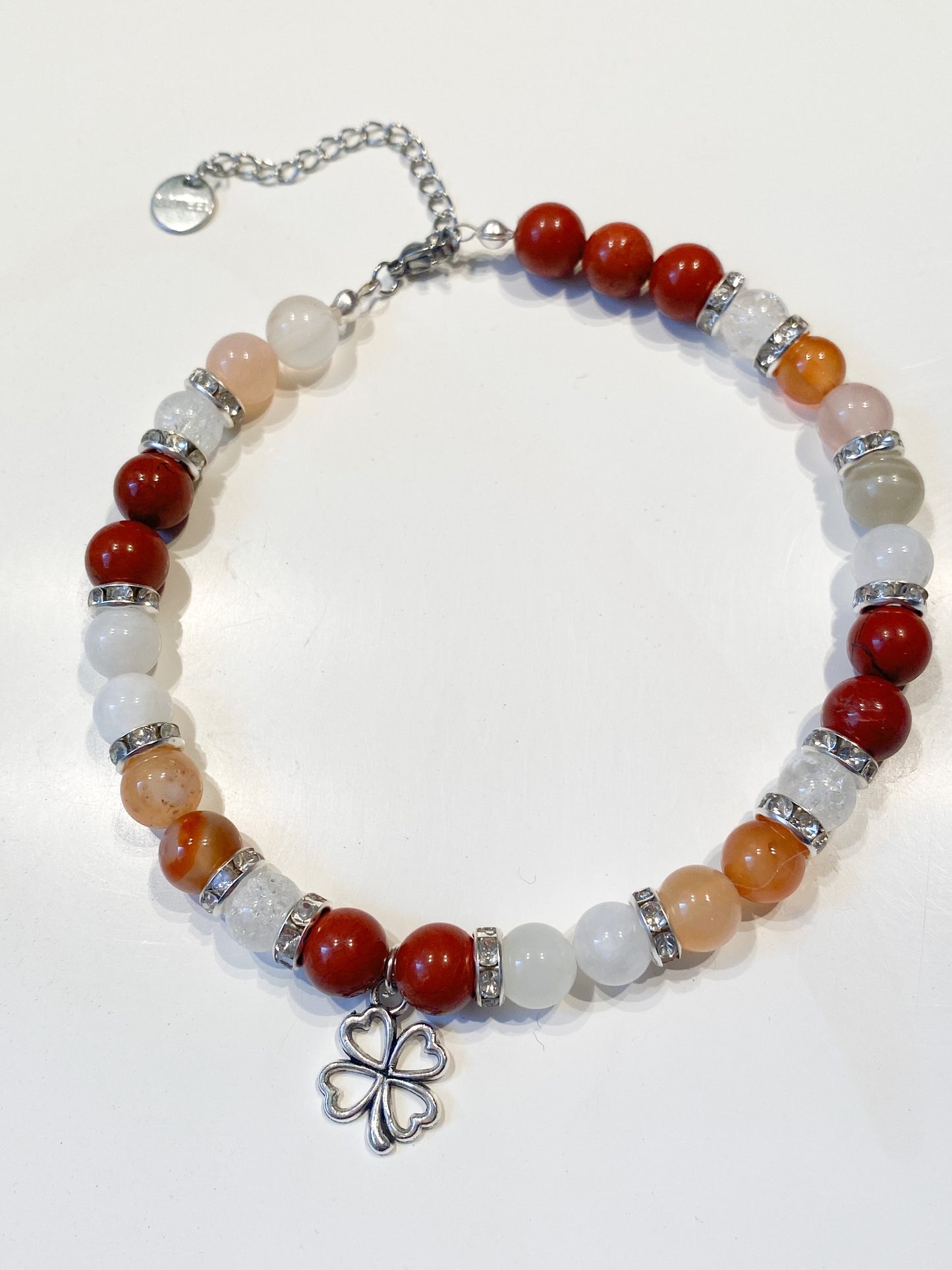 Bracelet de Cheville Énergie Féminine – Pierre de Lune, Cornaline, Jaspe Rouge & Cristal de Roche