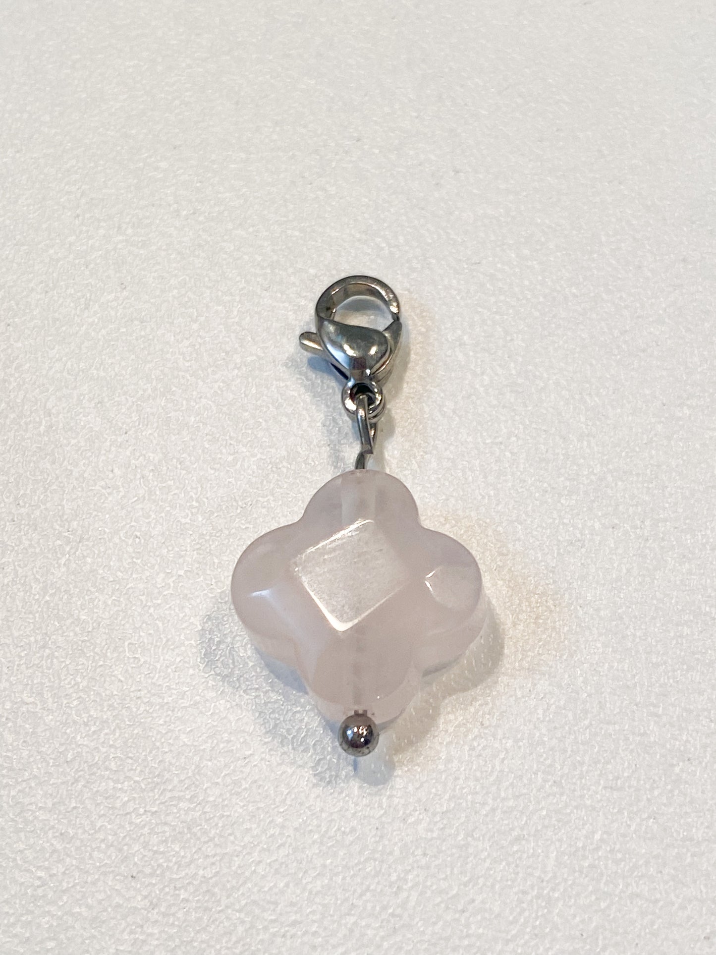Charm trèfle Quartz rose