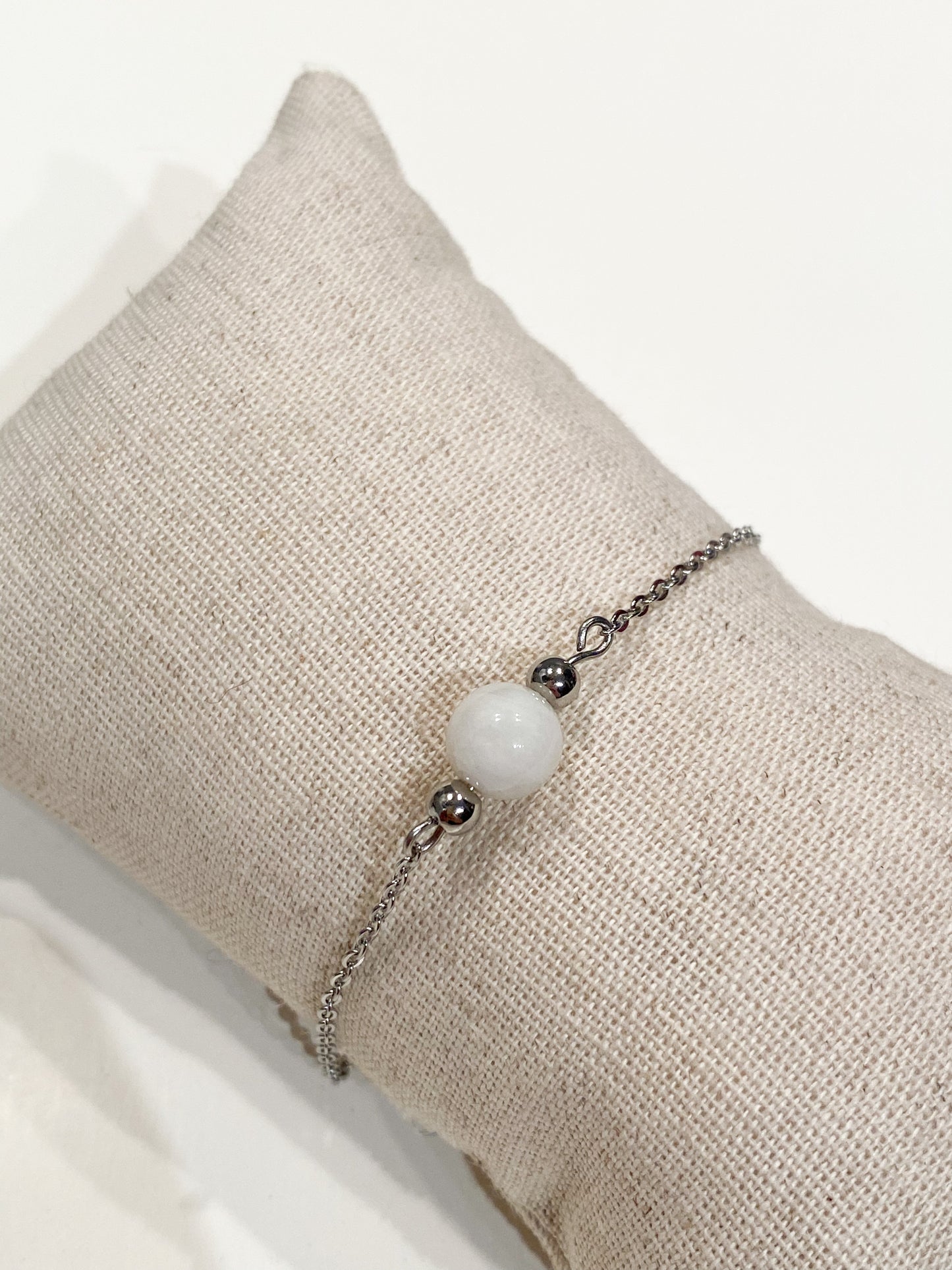 Bracelet en Pierre de Lune Naturelle et Acier Argenté – Bijou Raffiné et Durable