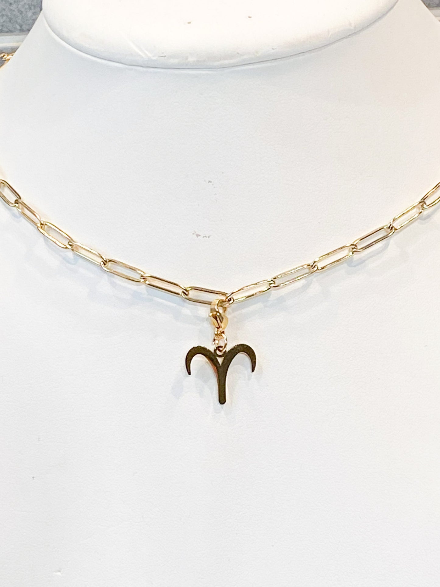 Charm astrologique en acier inoxydable doré