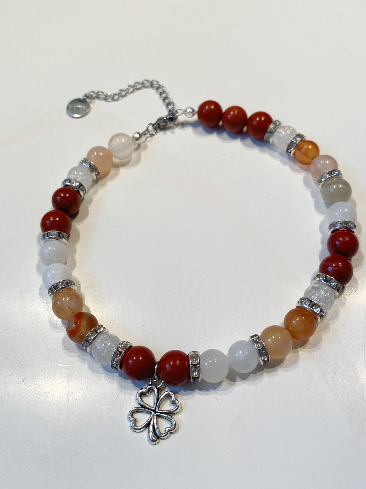 Bracelet de Cheville Énergie Féminine – Pierre de Lune, Cornaline, Jaspe Rouge & Cristal de Roche