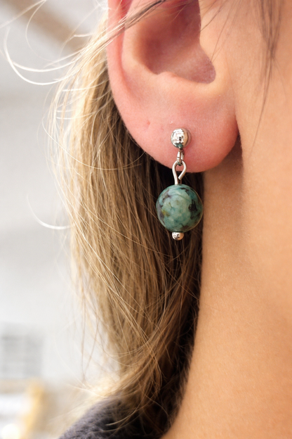 Boucles d’Oreilles Turquoise Naturelle en Acier Inoxydable Argenté – Bijou Énergétique Apaisant & Élégant