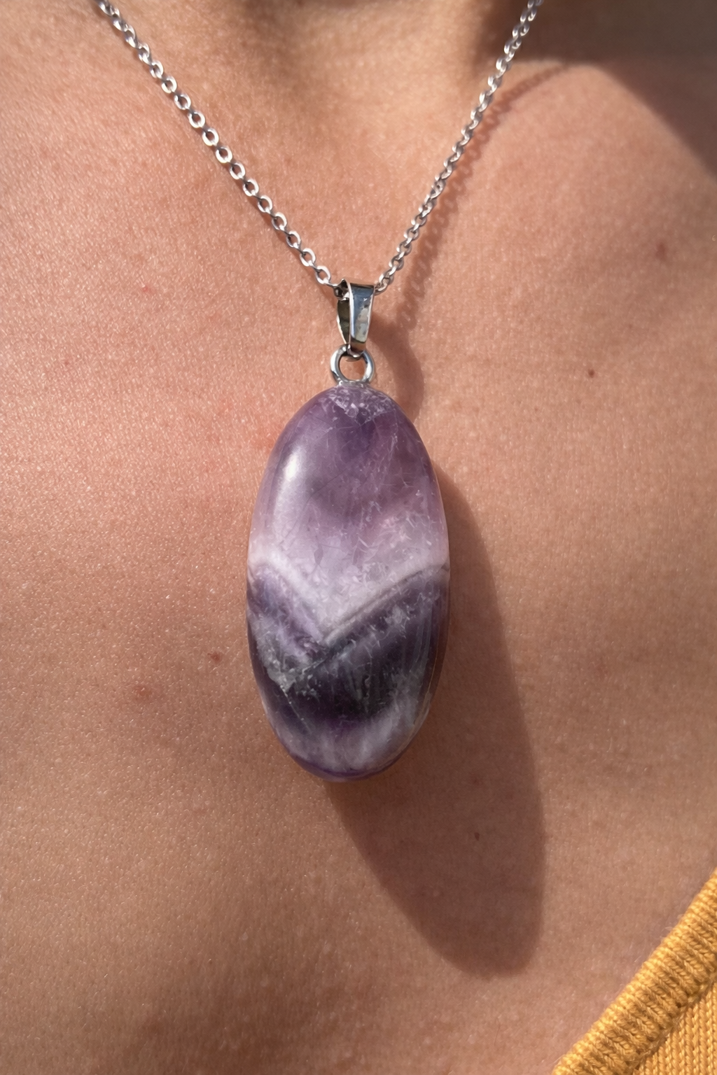 Collier pendentif améthyste acier couleur argent