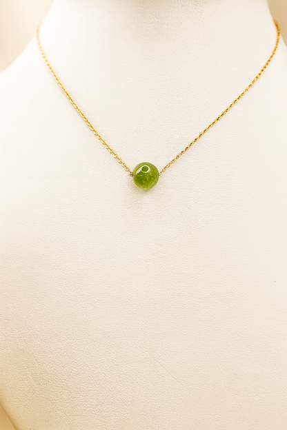 Collier en Péridot Naturel & Acier Doré – Vitalité, Protection & Élégance Solaire