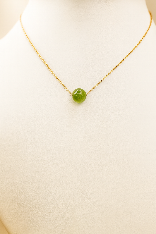 Collier en Péridot Naturel & Acier Doré – Vitalité, Protection & Élégance Solaire