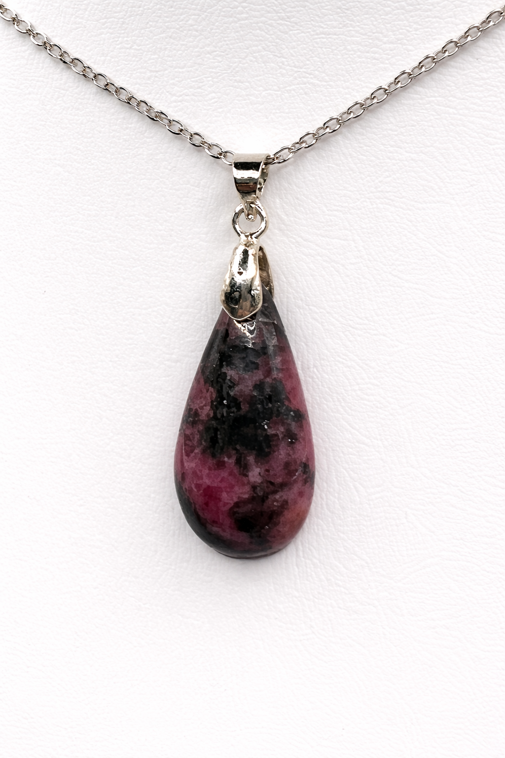 Collier en Thulite Naturelle – Pierre de Confiance & Amour de Soi – Acier Inoxydable Argenté