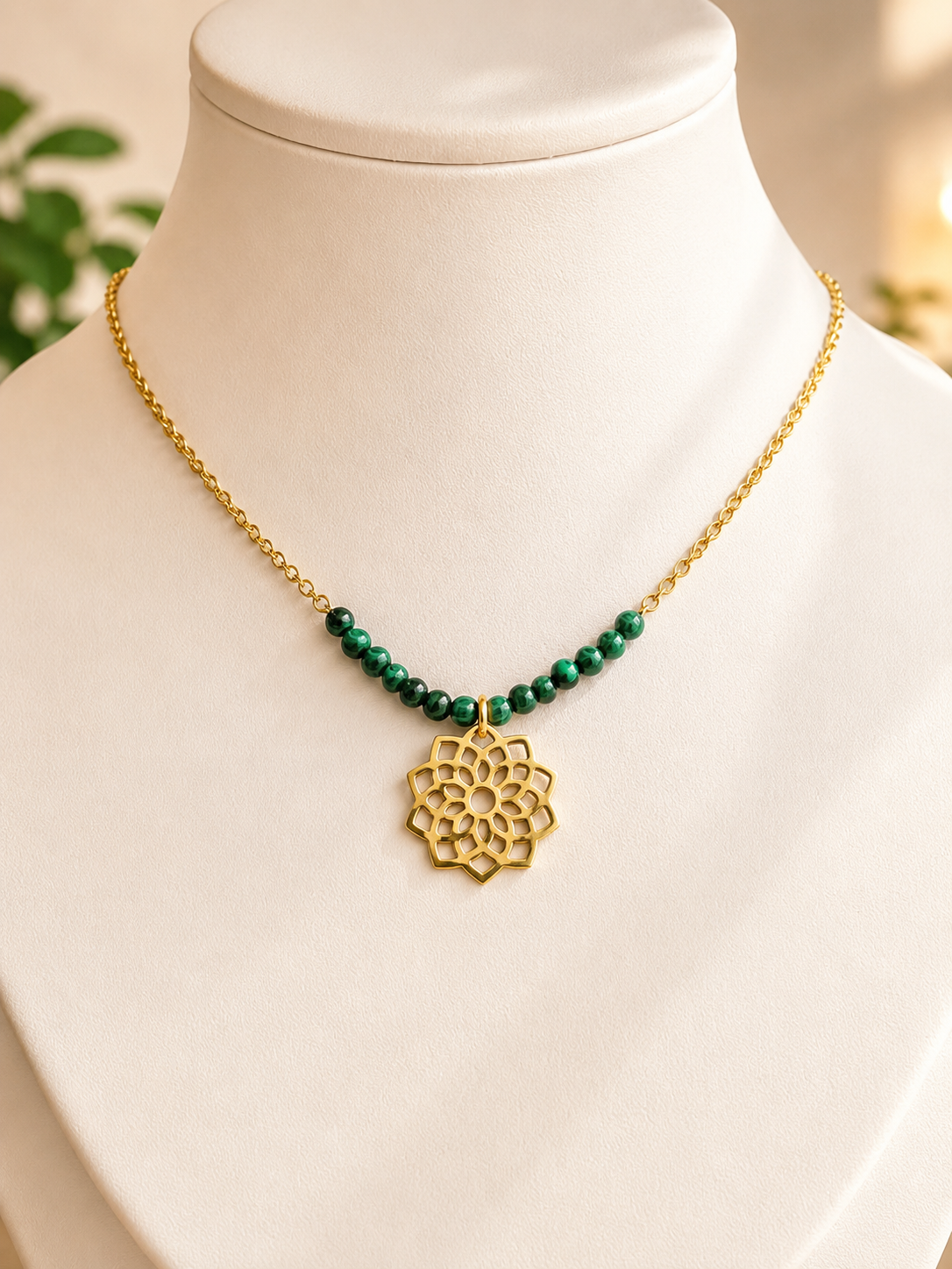Collier en Malachite et Acier Inoxydable : Éclat Naturel et Résistance Moderne