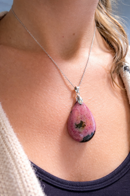 Collier en Thulite Rose – Pierre Naturelle de Confiance & Douceur Féminine