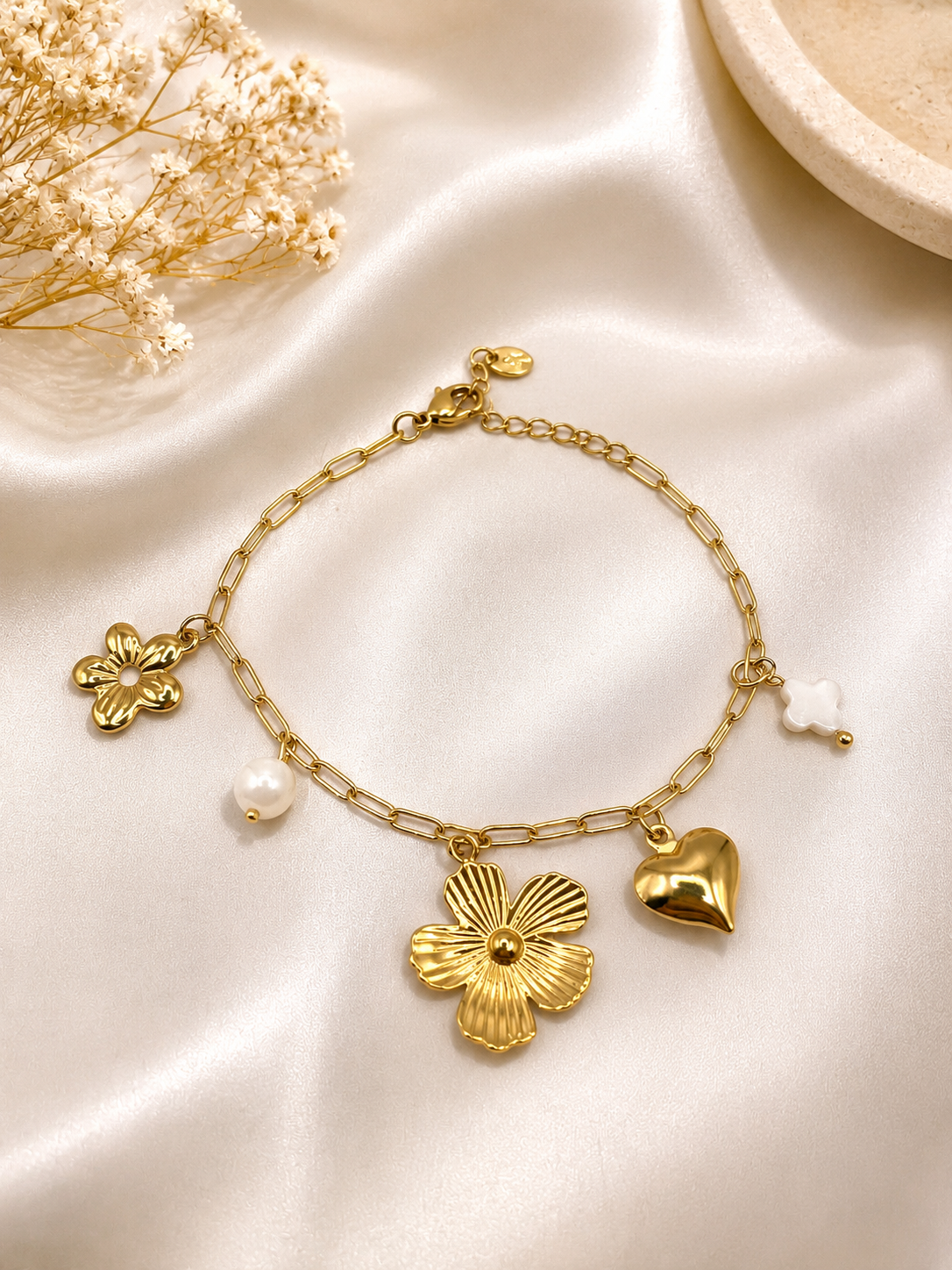 Bracelet Fleur Femme – Perle de Nacre & Acier Inoxydable Doré | Bracelet Élégant en Pierre Naturelle