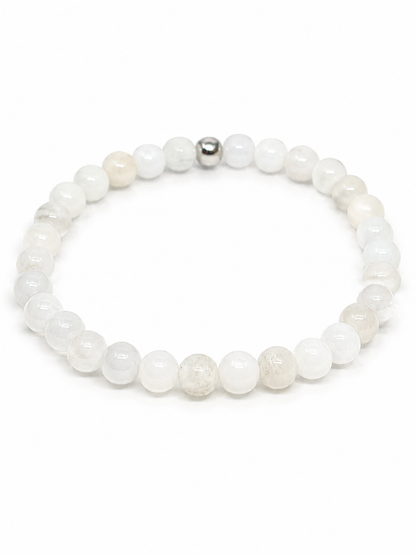 Bracelet Pierre de Lune 6mm : Bienfaits Émotionnels et Élégance Discrète