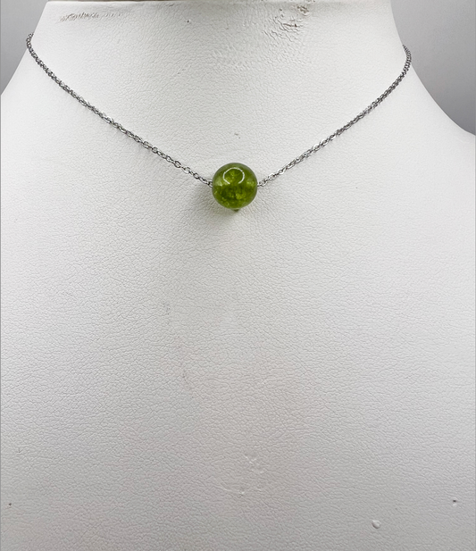 Collier en Péridot Naturel & Acier Argenté – Éclat, Vitalité & Protection Énergétique